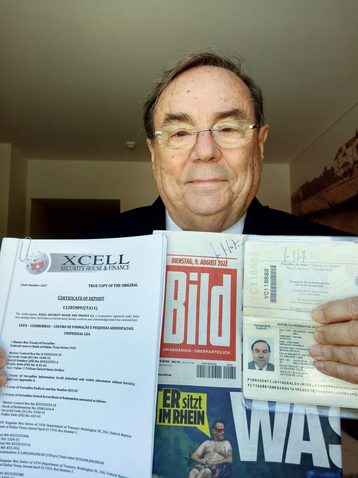 Dr. Gontijo with the donation documents